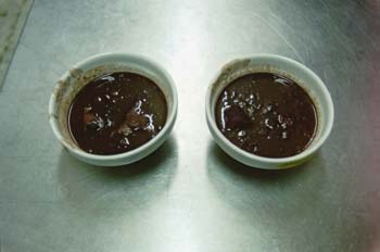 Cuencos de carne en salsa