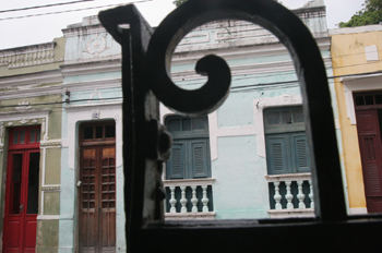 Calle de Olinda, vista desde un portal, Pernambuco, Brasil