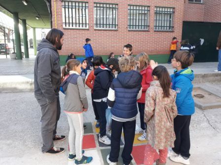 Los padres juegan en el cole  11