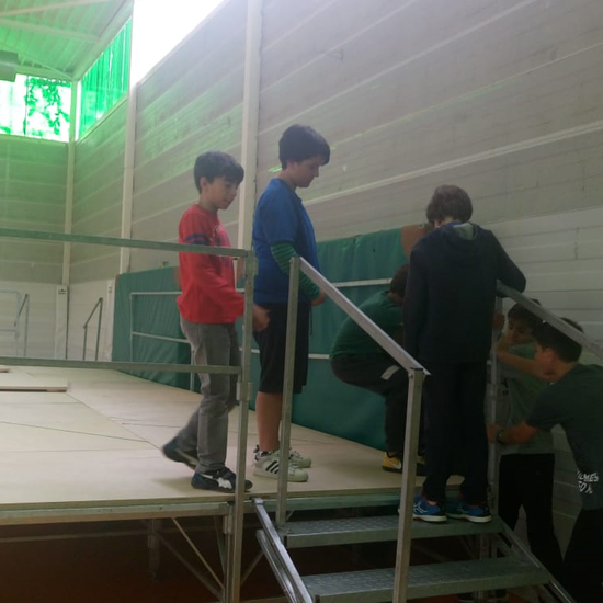 2018_056_14_Montando el Escenario para la Gaduación_CEIP FDLR_2017-2018 13