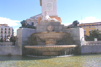 Detalle del monumento a Felipe IV en la plaza de Oriente, Madrid