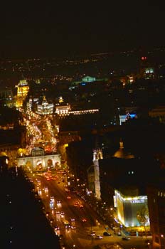 Vista nocturna de la calle de Alcalá, Madrid