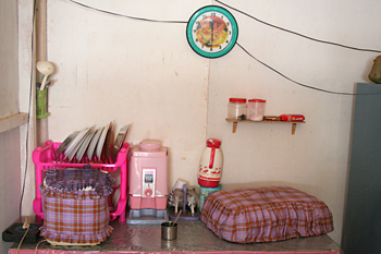 útiles de la casa, campo de refugiados de Melaboh, Sumatra, Indo