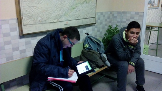 Haciendo las tareas antes de entrar en clase