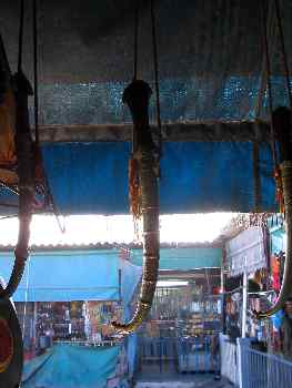 Puesto de cuchillos en el zoco, Marrakech, Marruecos