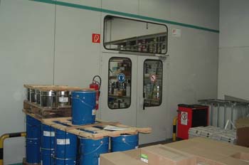 Acceso al almacén de materiales