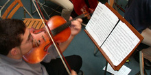 Ensayo tocando una viola