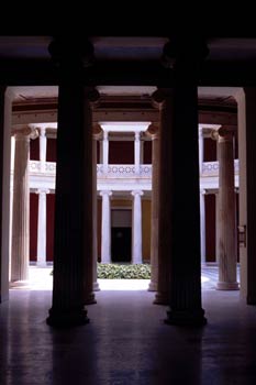 Patio de un edificio griego, Atenas