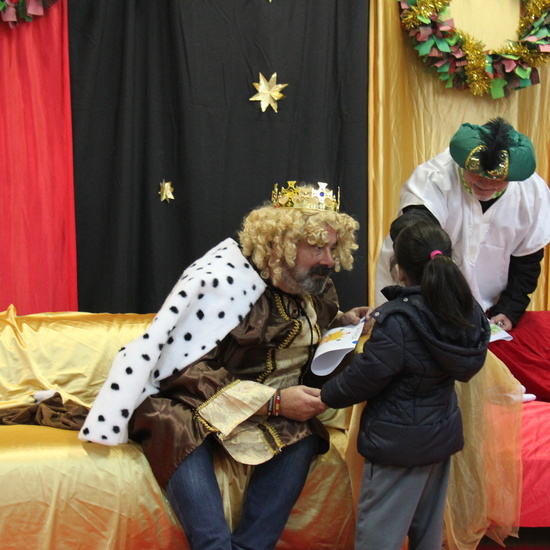 Visita de sus Majestades los Reyes Magos al colegio Luis Bello en moto 2018 41