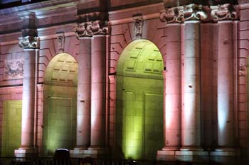 Arcos de la Puerta de Alcalá iluminados