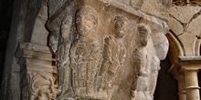 Capitel representando la consagración del Templo