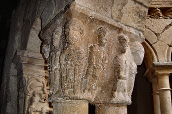 Capitel representando la consagración del Templo