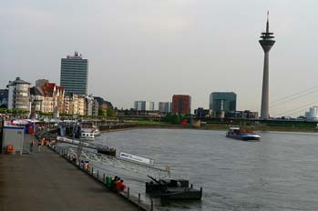 Skyline de la zona fluvial de Dusseldorf, Alemania