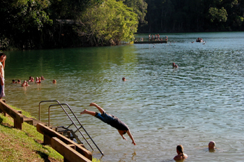 Tarde de verano en un lago, Queensland, Australia