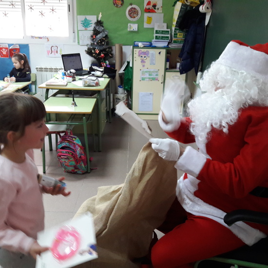 Santa Claus comes to School 21