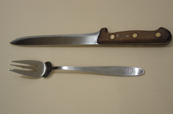 Cuchillo y tenedor para trinchar