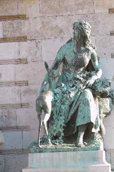 Estatua de Diana en la plaza del Castillo de Buda, Budapest, Hun