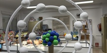 Maqueta de un átomo de silicio según el modelo atómico de Bohr