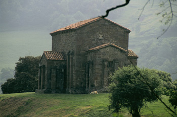 Vista general desde el ábside de la fachada de la iglesia de San