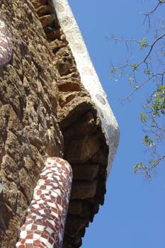 Detalle del pabellón de la entrada, Parque Güell, Barcelona