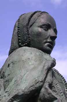 Estatua de Doña Beatriz Galindo, la Latina