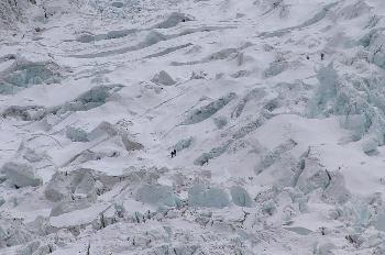 Acercamiento a la cascada de hielo del Khumbu