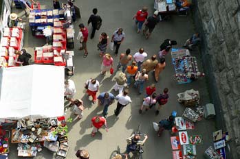 Vista aérea de mercado de calle, Colonia, Alemania