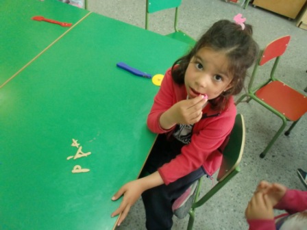 Las Abejas construyen las letras P y S 9