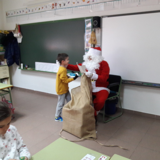 Santa Claus comes to School 14