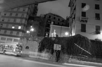 Plazoleta cerca del puerto, Génova