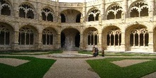 Patio interior del Monasterio de los Jerónimos, Lisboa, Portugal