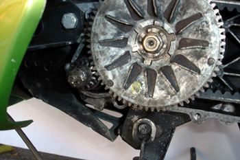 Ciclomotor. Piñón de arranque eléctrico y corona