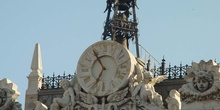 Reloj en la fachada del Banco de España en Madrid