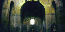 Vista de la nave central de la iglesia de San Pedro de Nora, Ovi