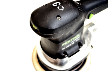 Empuñadura de una lijadora roto-orbital