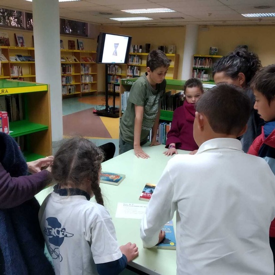 2019_04_04_Quinto visita la Biblioteca de Las Rozas_CEIP FDLR_Las Rozas 1