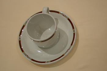 Plato y taza de café, pequeños