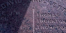 Inscripción que recuerda a David Crockett