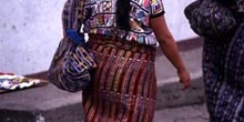 Mujer con el traje tradicional en Santiago Atitlán, Guatemala
