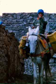 Campesino a caballo en el Alto Atlas, Marruecos