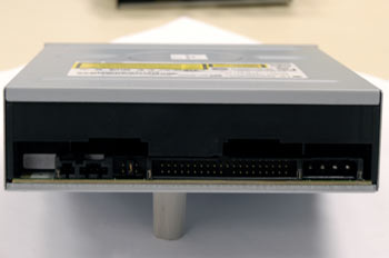 Detallle de conectores traseros CD-ROM