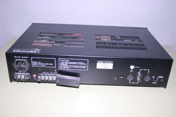 Amplificador mono para megafonía. Vista trasera.