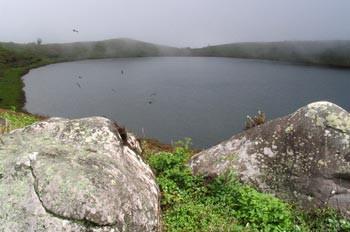 Laguna El Junco en la Isla San Cristóbal, Ecuador