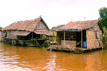 Casas flotantes en Tonlé Sap, Camboya