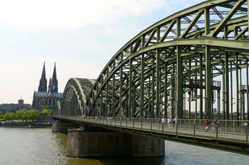 Puente de metal en Colonia, Alemania