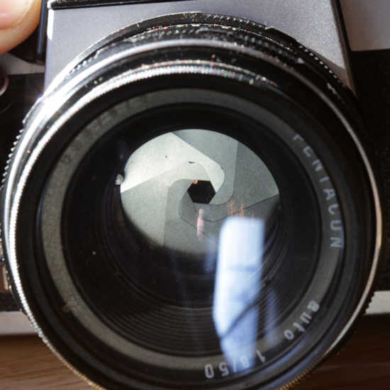 Ajuste del diafragma de lente de CCTV a f8