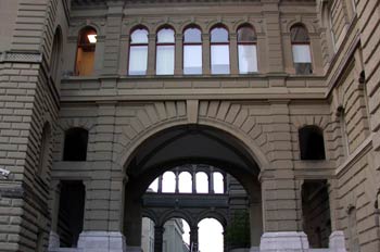 Fachada del  parlamento de Berna, Suiza