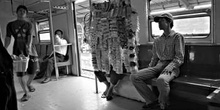 Interior de un vagón de tren, Indonesia