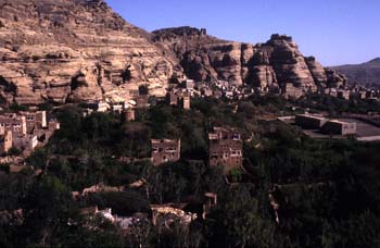 Vista del valle de Wadi Dhahr, Yemen