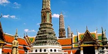 Stupa en zona sagrada budista, Bangkok, Tailandia